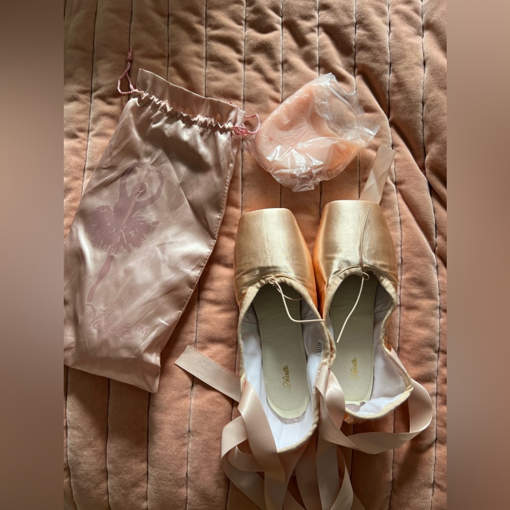 Nexete Ballerina Pointe Shoes Size 40
